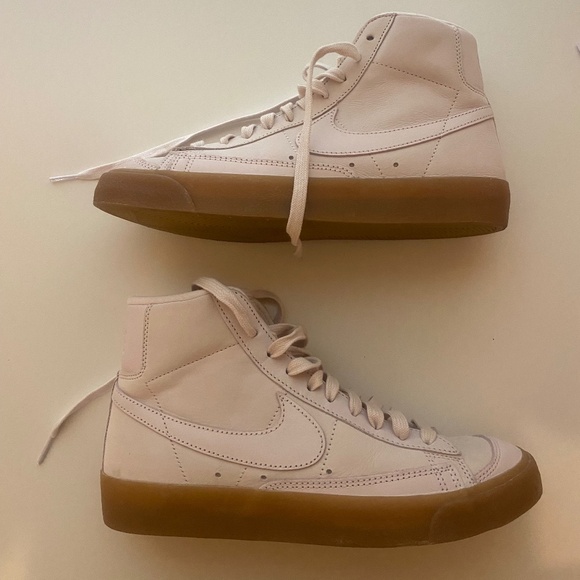 Nike Women's Blazer Mid '77 Sneakers, US Size 8.5 - Picture 2 of 6